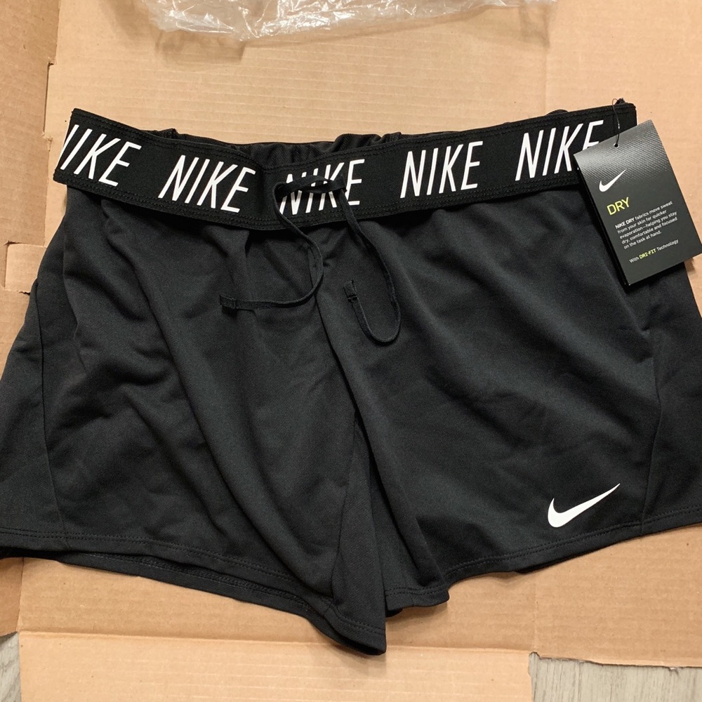 NIKE Dri-fit shorts (black)